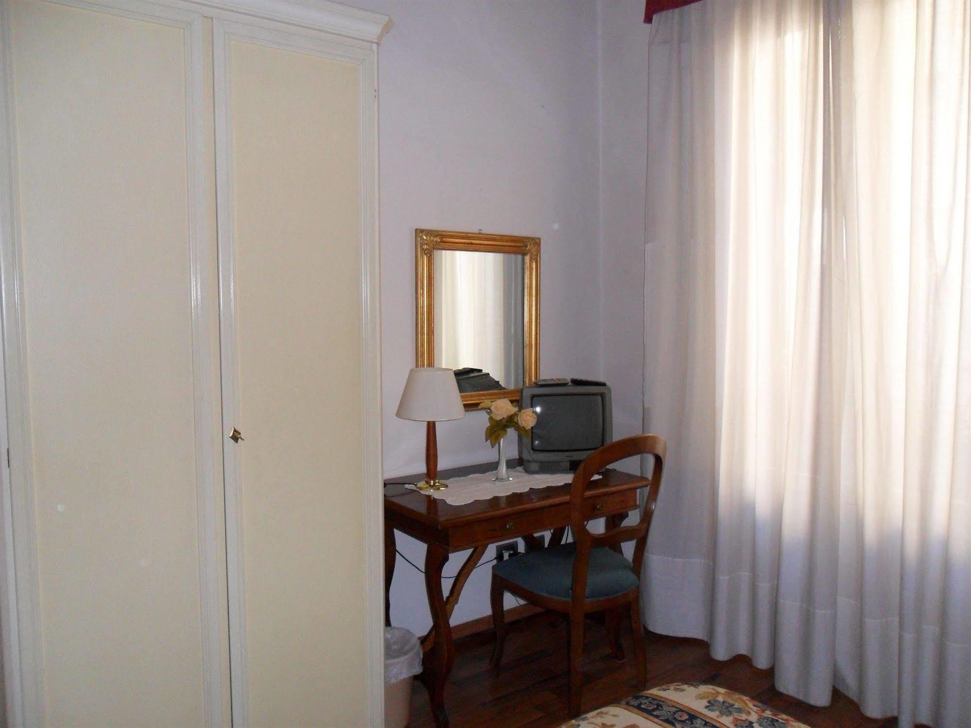 Piccolo Hotel Con Access Ztl !!! Nel Centro Storico Di Firenze !!! Zewnętrze zdjęcie